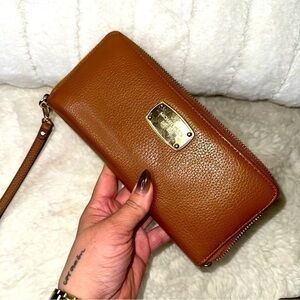 Michael kors Tan Large Continental pebble leather Wallet Wristlet